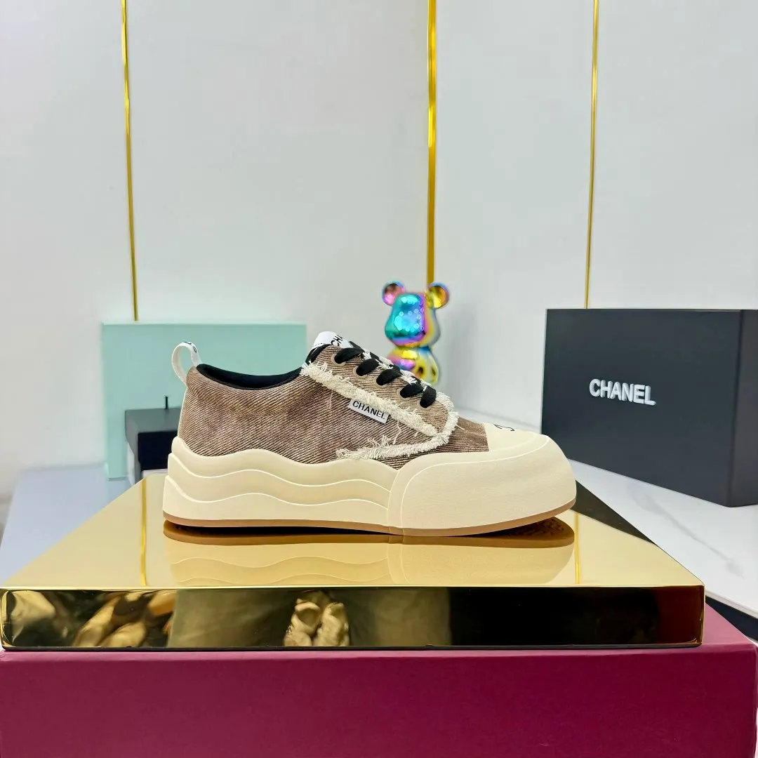 👟👟Ex-factory price 600👟👟 Chanel bread shoes ~ original calfskin panda shoes Chanel 25C latest hot style panda black and white sports shoes casual sneakers Xiaoxiang hot item classic black and white panda color coco girls must pay Fabric: original custom mixed sheepskin lining: original imported breathable mesh lining outsole: Original molded rubber + TPU combination Size: Women's 35-41 Buy now👉